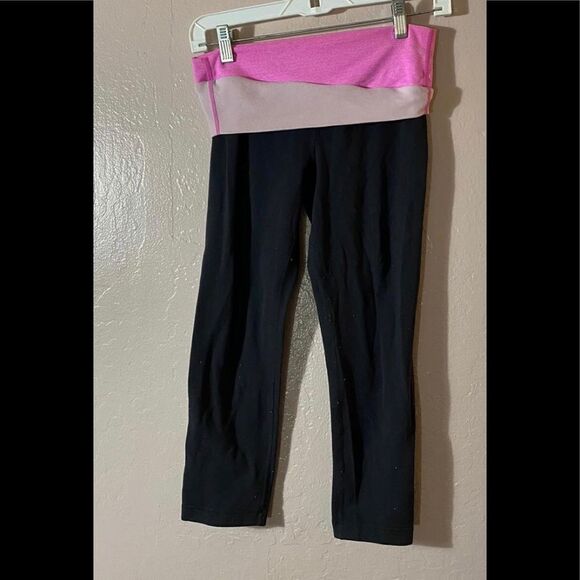 Lululemon Women’s Wunder Under Yoga Crop  Sz 4 - Picture 5 of 5